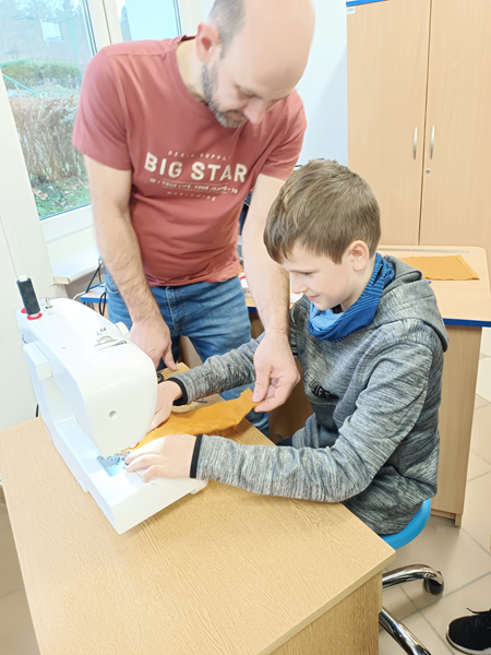 Laboratorium przyszłości - nauka szycia na mazynie